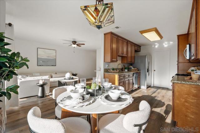 721 Buena Tierra Way, Oceanside CA: https://media.crmls.org/mediaz/b9337729-9a3f-492e-8ef7-c153a584040d.jpg