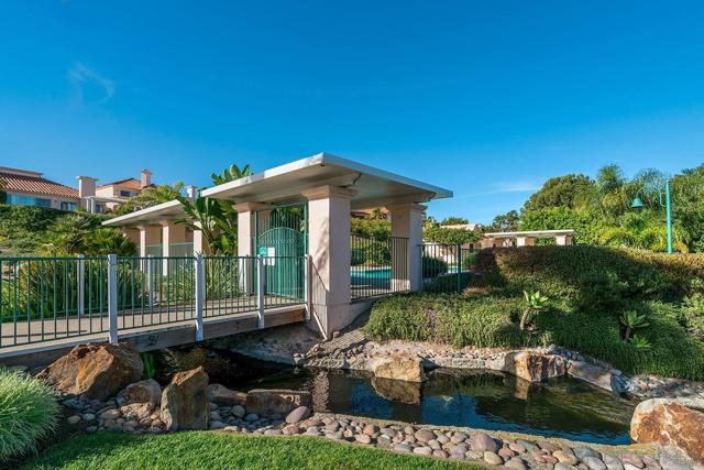 12071 Caminito Corriente, San Diego CA: https://media.crmls.org/mediaz/b9338464-736d-4f3a-8500-73218aed0fd9.jpg