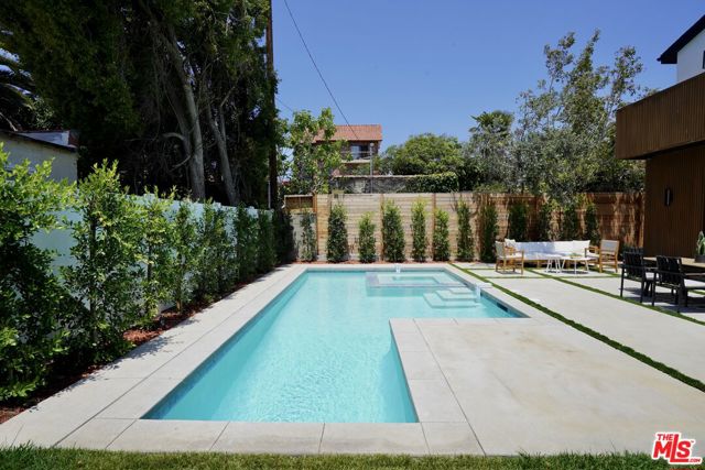 1441 S Oakhurst Drive, Los Angeles CA: https://media.crmls.org/mediaz/b933a71c-bf4a-462f-ac79-f1f1d53ee63f.jpg