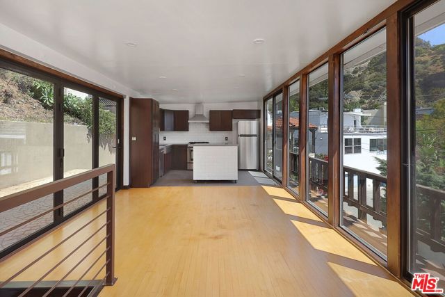 8629 Franklin Avenue, Los Angeles CA: https://media.crmls.org/mediaz/b9347e14-485d-4b88-9bc3-57ebb3fddc42.jpg