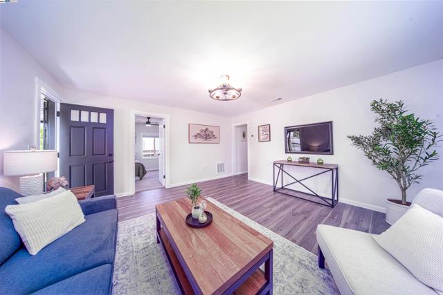 33972 10Th St, Union City CA: https://media.crmls.org/mediaz/b93486ac-9842-4254-9ab9-963ae2428c39.jpg