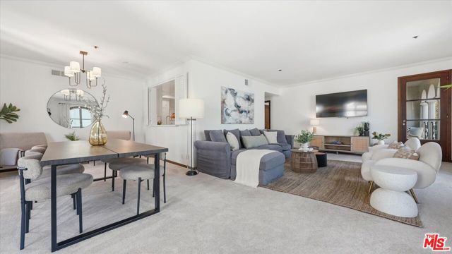 9249 Burton Way, Beverly Hills CA: https://media.crmls.org/mediaz/b9348713-b065-41ca-a821-d93e4443afc1.jpg