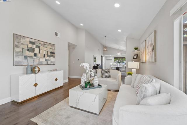 33177 Quail Drive, Union City CA: https://media.crmls.org/mediaz/b9348c71-5b41-4269-b175-f4300eded1aa.jpg