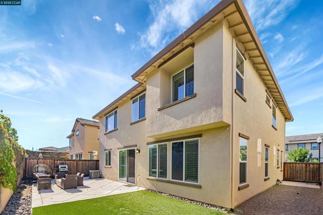 158 Wooley Creek Way, Brentwood CA: https://media.crmls.org/mediaz/b9351433-25f6-4411-83f5-9531c0c4e3fc.jpg