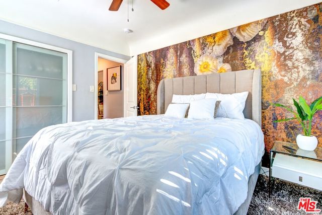 9001 S 5TH Avenue, Inglewood CA: https://media.crmls.org/mediaz/b9354505-69b8-4011-8514-cadeee1cafa2.jpg