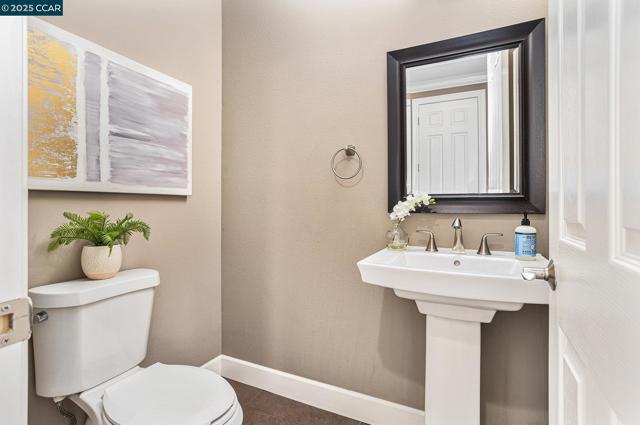 Image 19 of 50 For 203 Seacliff Way