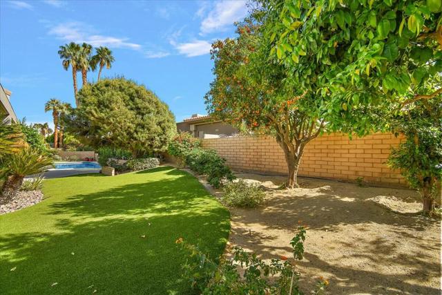 75765 Osage Trail, Indian Wells CA: https://media.crmls.org/mediaz/b935bc8e-d069-49e8-a58f-588c1f3c1593.jpg