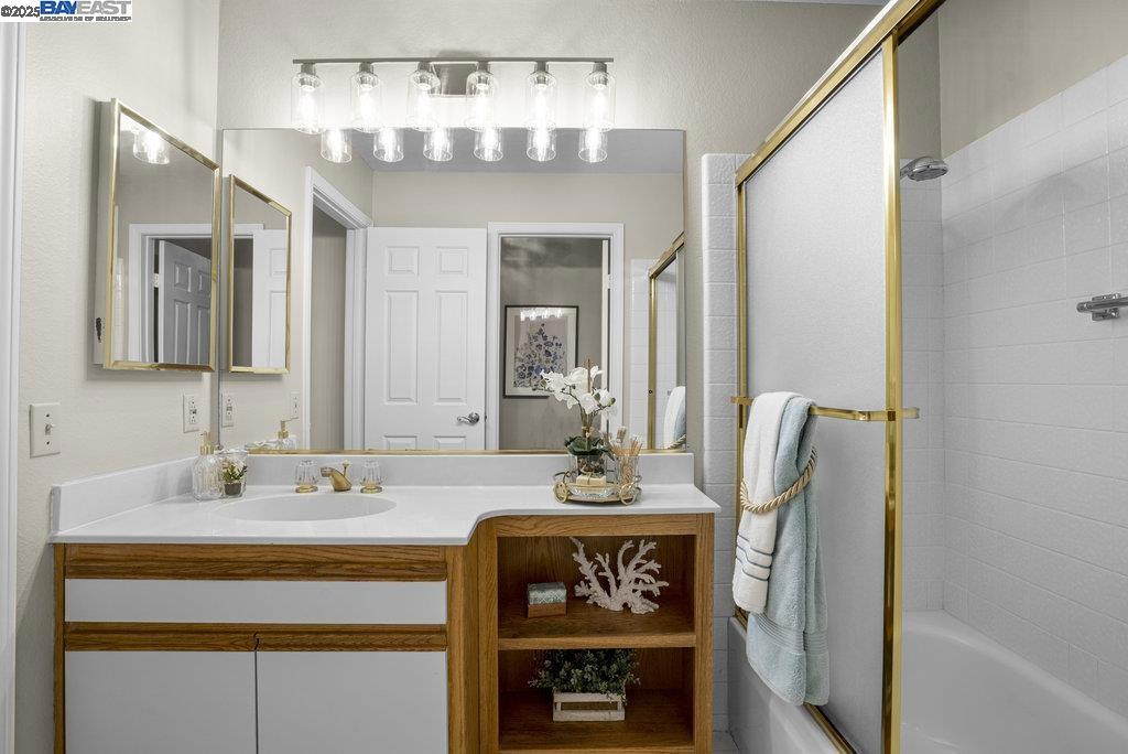 https://media.crmls.org/mediaz/b935bed0-f072-450e-8590-22e0c5b51cb8.jpg?preset=X-Large
