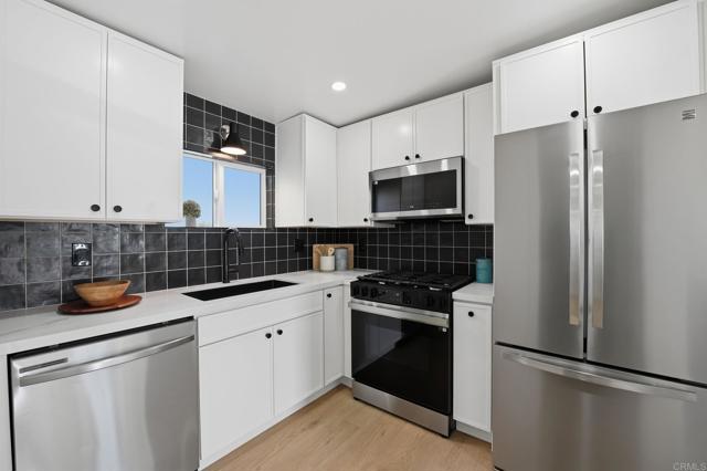 Detail Gallery Image 5 of 26 For 4880 Lantana Dr, San Diego,  CA 92105 - 2 Beds | 2 Baths