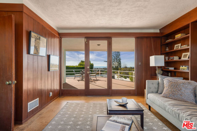 810 Franklin Street, Santa Monica CA: https://media.crmls.org/mediaz/b936e516-4134-4561-a613-1489d9db7c7e.jpg