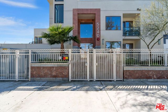 5245 Santa Monica Boulevard, Los Angeles CA: https://media.crmls.org/mediaz/b93711ff-1574-4a19-a1ab-88027be26f1a.jpg