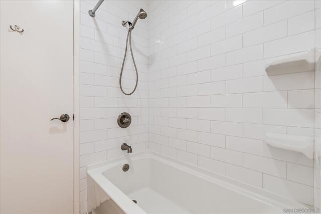 26258 Via Roble Ln,  CA: https://media.crmls.org/mediaz/b9373909-3671-45bf-b953-d37f0f1191a9.jpg