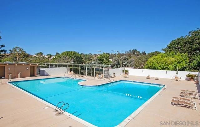 2294 Caminito Preciosa Norte, La Jolla CA: https://media.crmls.org/mediaz/b9373e4a-1f99-4859-af46-27974b3e1447.jpg