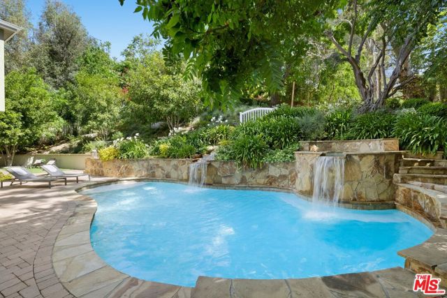 17710 Karen Drive, Encino CA: https://media.crmls.org/mediaz/b9378445-8e41-4077-84ca-e246a2fddd45.jpg