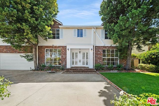 517 N Elm Drive, Beverly Hills CA: https://media.crmls.org/mediaz/b937b80c-abc1-4d8e-bf59-41204540a638.jpg