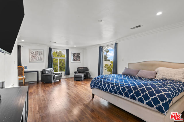 2240 Hillhurst Avenue, Los Angeles CA: https://media.crmls.org/mediaz/b937dc07-5d73-457e-bbf6-38778be11106.jpg