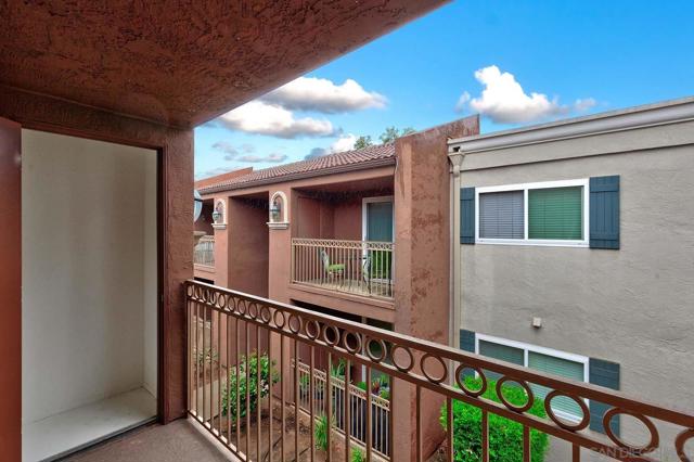550 Graves, El Cajon CA: https://media.crmls.org/mediaz/b937f077-87a2-41e7-ac6e-bf19d63dcf34.jpg