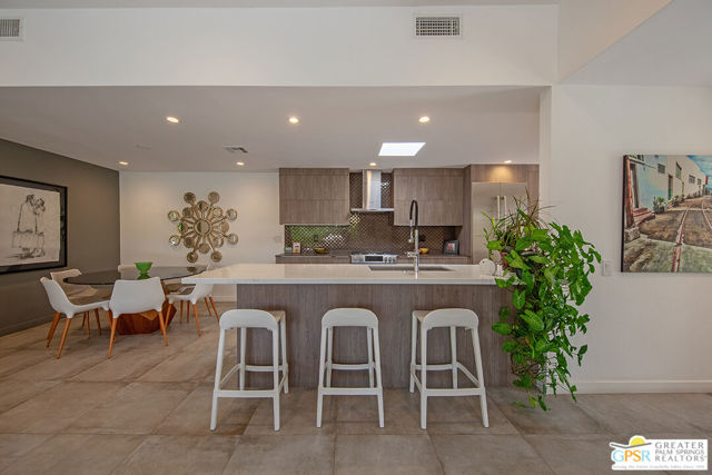 431 N Calle Rolph, Palm Springs CA: https://media.crmls.org/mediaz/b9384e69-a2d8-4302-baf9-5f5e8ad59ac7.jpg