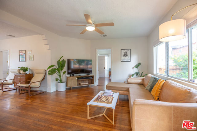 732 N Toledo Walk, Long Beach CA: https://media.crmls.org/mediaz/b93867b0-1187-4e27-8aac-c74162f4e5b8.jpg