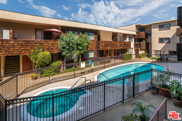 5414 Newcastle Avenue, Encino CA: https://media.crmls.org/mediaz/b938b607-5c3b-4a3e-9c7b-72477900bd45.jpg