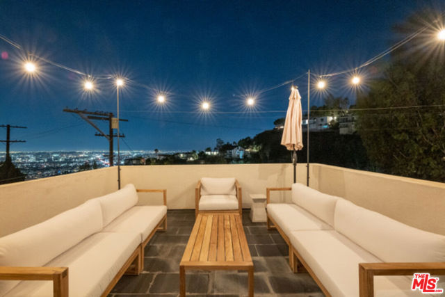 8465 Franklin Avenue, West Hollywood CA: https://media.crmls.org/mediaz/b938f493-4d3d-4df4-a719-9dd8c2480d88.jpg