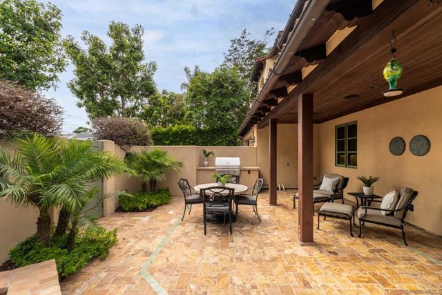 1038 E Ave, Coronado CA: https://media.crmls.org/mediaz/b93940e7-abb7-4d22-8e04-02477db07a0d.jpg