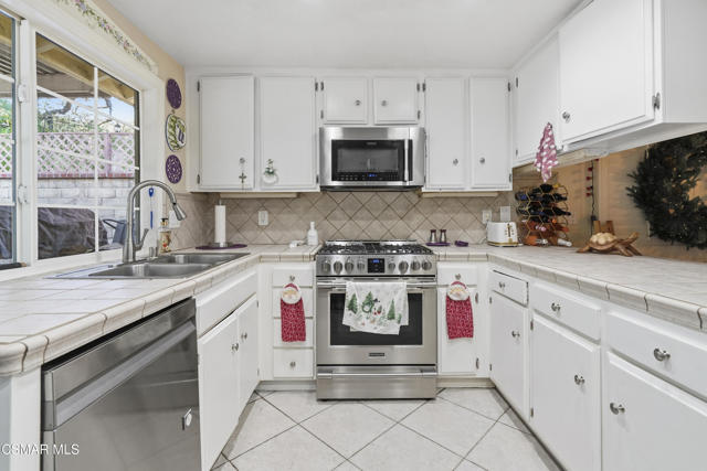 29148 Hillrise Drive, Agoura Hills CA: https://media.crmls.org/mediaz/b9395c8c-e651-4776-aa30-f96e6d33f9d3.jpg