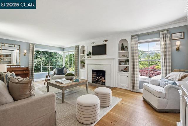 72 Davis Rd, Orinda CA: https://media.crmls.org/mediaz/b9399524-e362-41f8-a800-6e3a0480b3d9.jpg