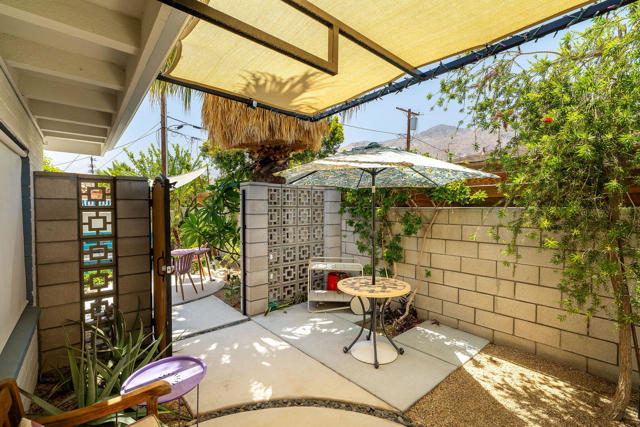 689 E Camino Parocela, Palm Springs CA: https://media.crmls.org/mediaz/b939e338-8d80-4856-91fa-93dde8b2a1d1.jpg