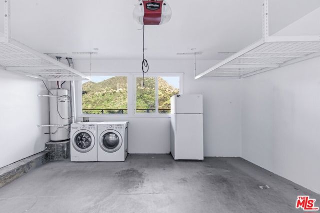 3476 Troy Drive, Los Angeles CA: https://media.crmls.org/mediaz/b93a9738-4ece-4a0d-9806-77713d5865f9.jpg