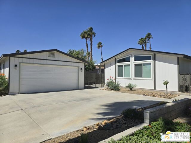 74626 Stage Line Drive, Thousand Palms CA: https://media.crmls.org/mediaz/b93b517e-1c8f-4d4c-ae9f-bf4c260d02e7.jpg