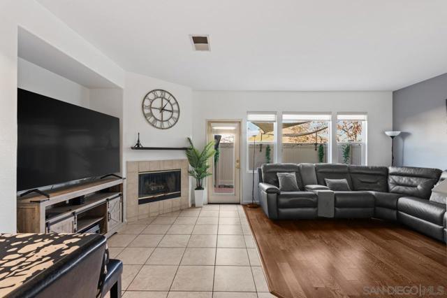 6373 Avenida De Las Vistas, San Diego CA: https://media.crmls.org/mediaz/b93bea15-5c66-4033-8556-9780b1769724.jpg