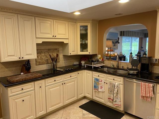 Detail Gallery Image 10 of 19 For 17248 Bernardo Oaks Dr., San Diego,  CA 92128 - 3 Beds | 2 Baths