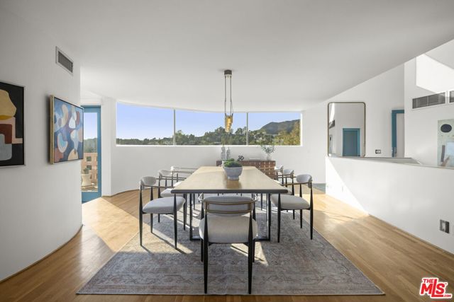 2980 Hollyridge Drive, Los Angeles CA: https://media.crmls.org/mediaz/b93c8636-df30-4d54-b170-c1b7fd2dfbf8.jpg