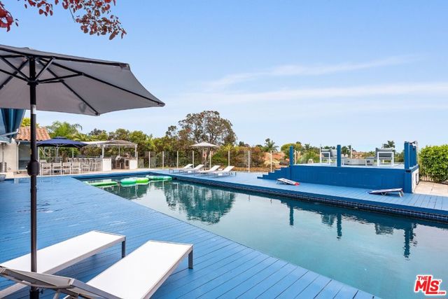5916 Via Zurita, La Jolla CA: https://media.crmls.org/mediaz/b93ce216-2cc8-4442-af31-f1a4318dca17.jpg