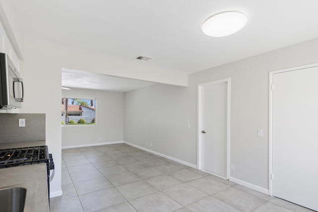73765 Catalina Way, Palm Desert CA: https://media.crmls.org/mediaz/b93ce2cd-146d-44da-b15e-f84f6fcd4a49.jpg