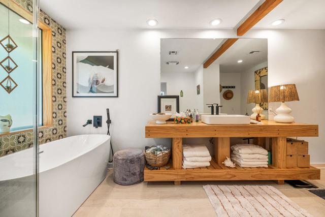 4 Lincoln Place, Rancho Mirage CA: https://media.crmls.org/mediaz/b93d5f54-c40d-4b60-bca8-a40e8b5af5f8.jpg