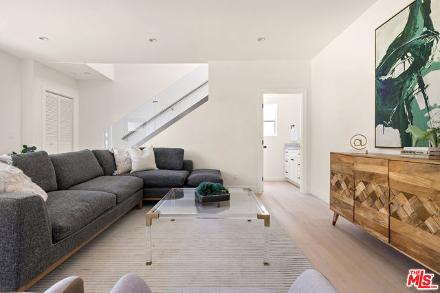 4308 Victoria Park Drive, Los Angeles CA: https://media.crmls.org/mediaz/b93db74e-2656-4494-9066-5c89f44e90a0.jpg