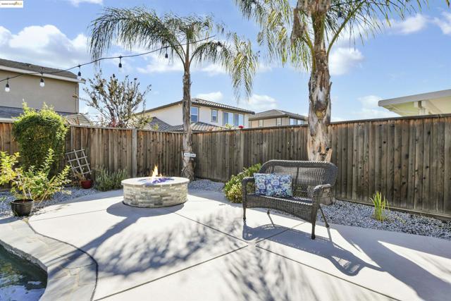 847 Dunmore St, Oakley CA: https://media.crmls.org/mediaz/b93dcb9a-805f-4048-ad08-0ccb2095a214.jpg