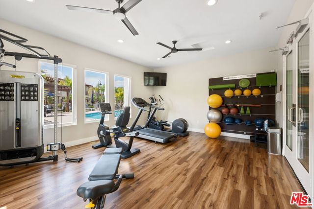 4372 Paxton Place, Calabasas CA: https://media.crmls.org/mediaz/b93e7b1c-851c-4765-bc6a-69dbbad4a2cf.jpg