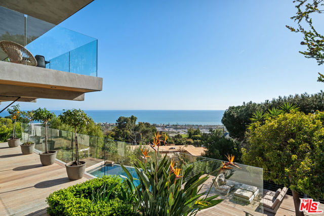 23812 Malibu Crest Drive, Malibu CA: https://media.crmls.org/mediaz/b93e7f38-8443-4db3-944a-cba220775a78.jpg