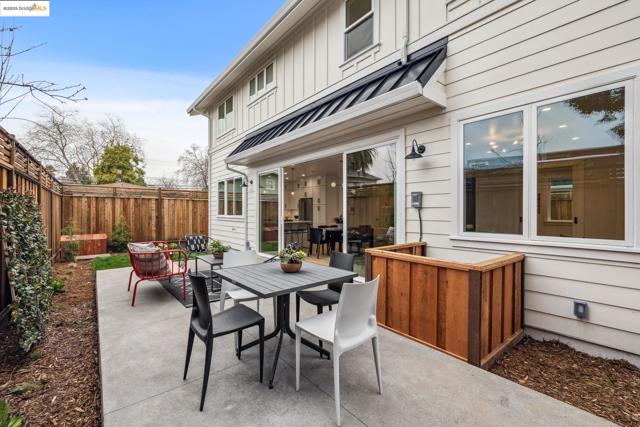 2312 Eighth St, Berkeley CA: https://media.crmls.org/mediaz/b93ec449-40d0-4b35-a0ea-105ba1b065be.jpg