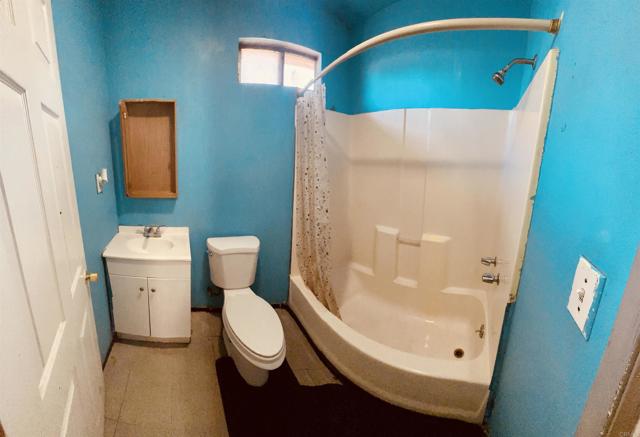 Detail Gallery Image 10 of 29 For 3333 Delta Ave, Long Beach,  CA 90810 - 4 Beds | 3 Baths