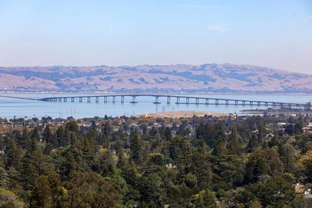 150 New Place Road, Hillsborough CA: https://media.crmls.org/mediaz/b940ec7a-433b-4992-a17d-aa0deeb0dc0e.jpg