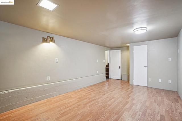 6576 Lucas AVE, Oakland CA: https://media.crmls.org/mediaz/b941025a-fed5-45e3-bac1-8521a89e613a.jpg
