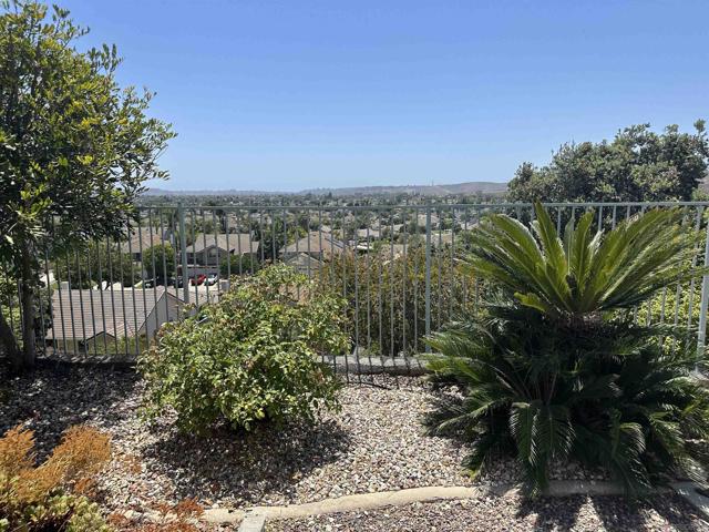 361 Point Windemere Pl, Oceanside CA: https://media.crmls.org/mediaz/b9417819-c851-4897-9901-b87380306101.jpg
