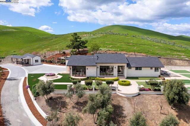 5388 Doolan Rd, Livermore CA: https://media.crmls.org/mediaz/b9419ec8-90e1-4b95-b11c-c44a027865a7.jpg