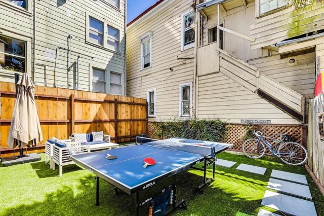811 Oak Street, San Francisco CA: https://media.crmls.org/mediaz/b94236bf-9fe2-440b-803b-9431b77505a9.jpg