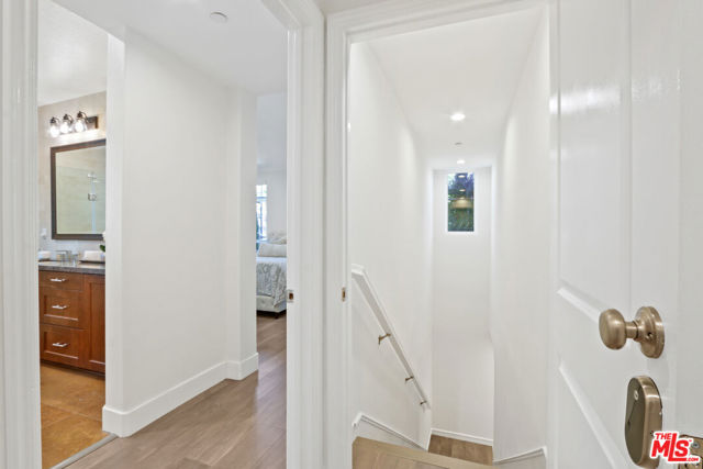 ENTRANCE TO 1ST FLOOR