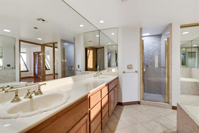 230 W Laurel Street, San Diego CA: https://media.crmls.org/mediaz/b943686d-b928-4b75-a869-3c7170c830f7.jpg